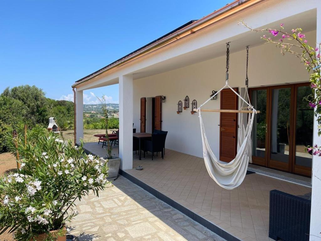 La Piana Holiday House Bassacutena Exteriör bild
